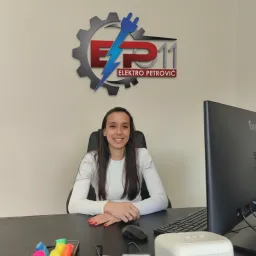 Ana Petrović — direktor Elektro Petrović 011, mašinski inženjer